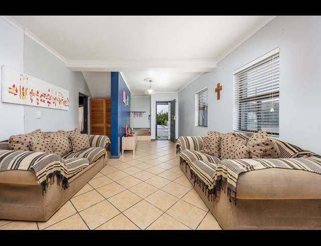 5 BEDROOM HOUSE FOR SALE IN HAGLEY